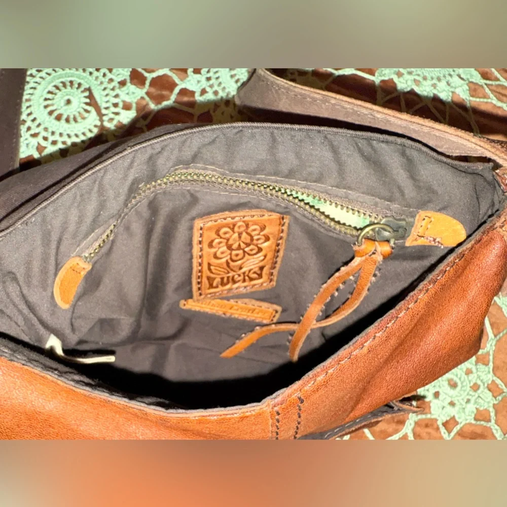 🍀 Lucky Brand Adjustable Leather Crossbody Bag - Picture 5 of 11